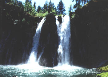 A great picture of the falls. A great picture of the falls.