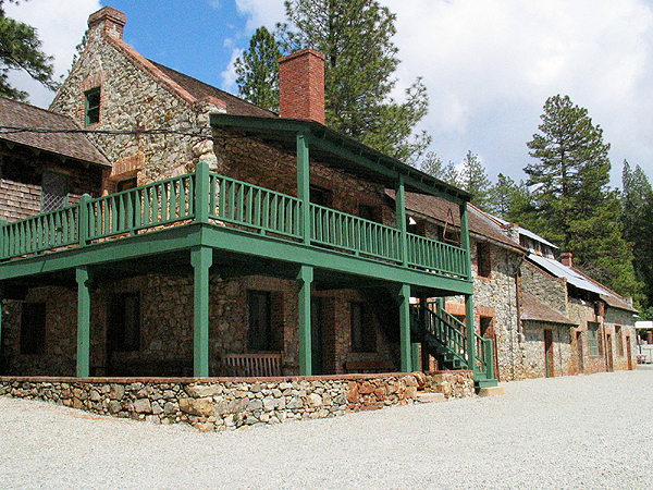 Building containing mine offices like the map room and rescue station Thumbnail: Building containing mine offices like the map room and rescue station